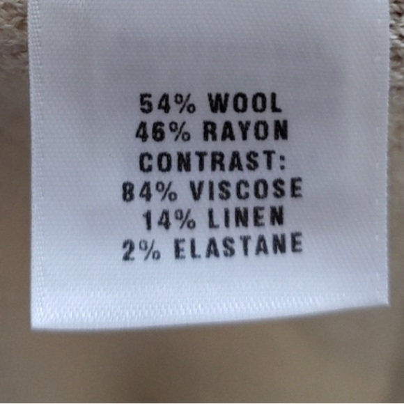 St. John Sport Wool Knit Cream Belt
Midi Dress
St. John Sport by Marie Gray - Picture 4 of 4